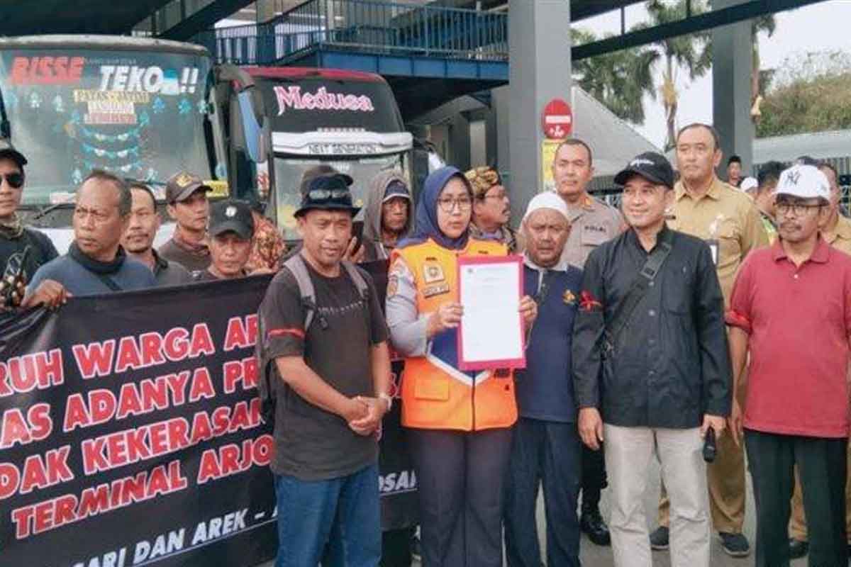 Aksi damai warga Arjosari tolak aksi premanisme. Foto: Ist.