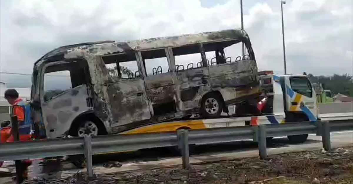 Mobil Rombongan Pengantin dari Probolinggo Terbakar di Tol Pandaan-Malang