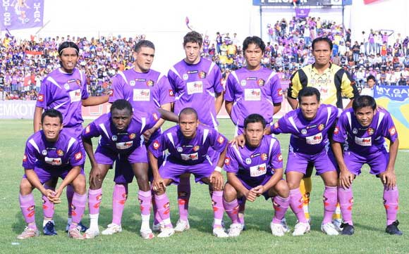 Skuad Persik Kediri saat Juara tahun 2006.