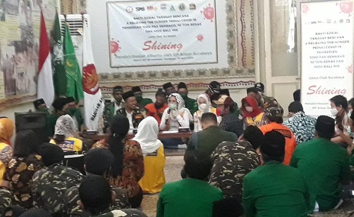 Lions Club Gandeng GP Ansor Surabaya Bagikan Sembako Saat Pandemi Covid-19