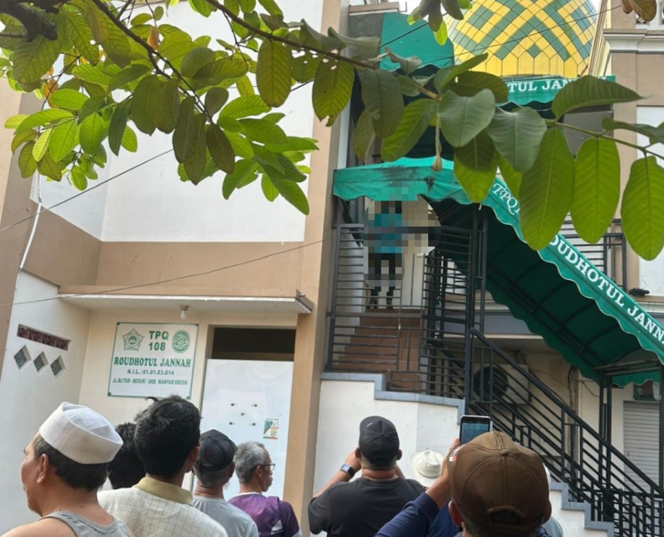 Driver Ojol asal Surabaya Tewas Diduga Gantung Diri di Masjid Kawasan Manyar Gresik