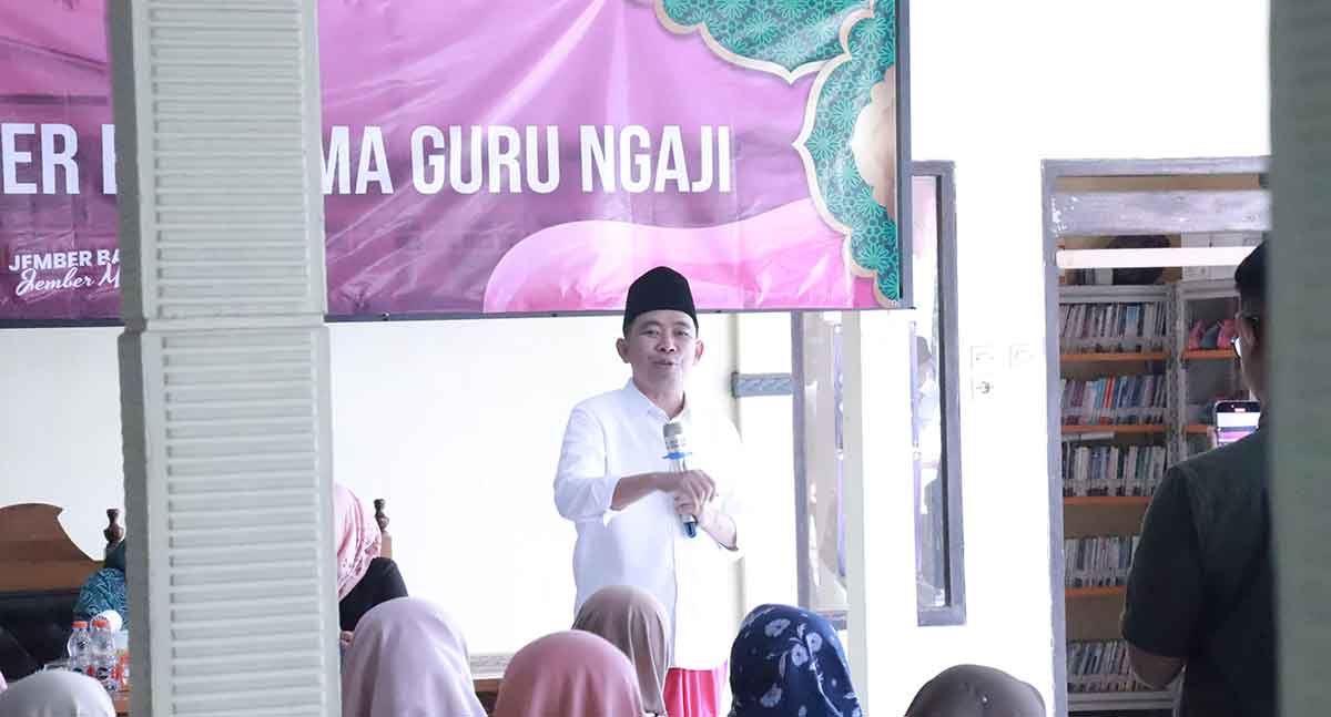 Bupati Jember saat menjawab keluhan warga.