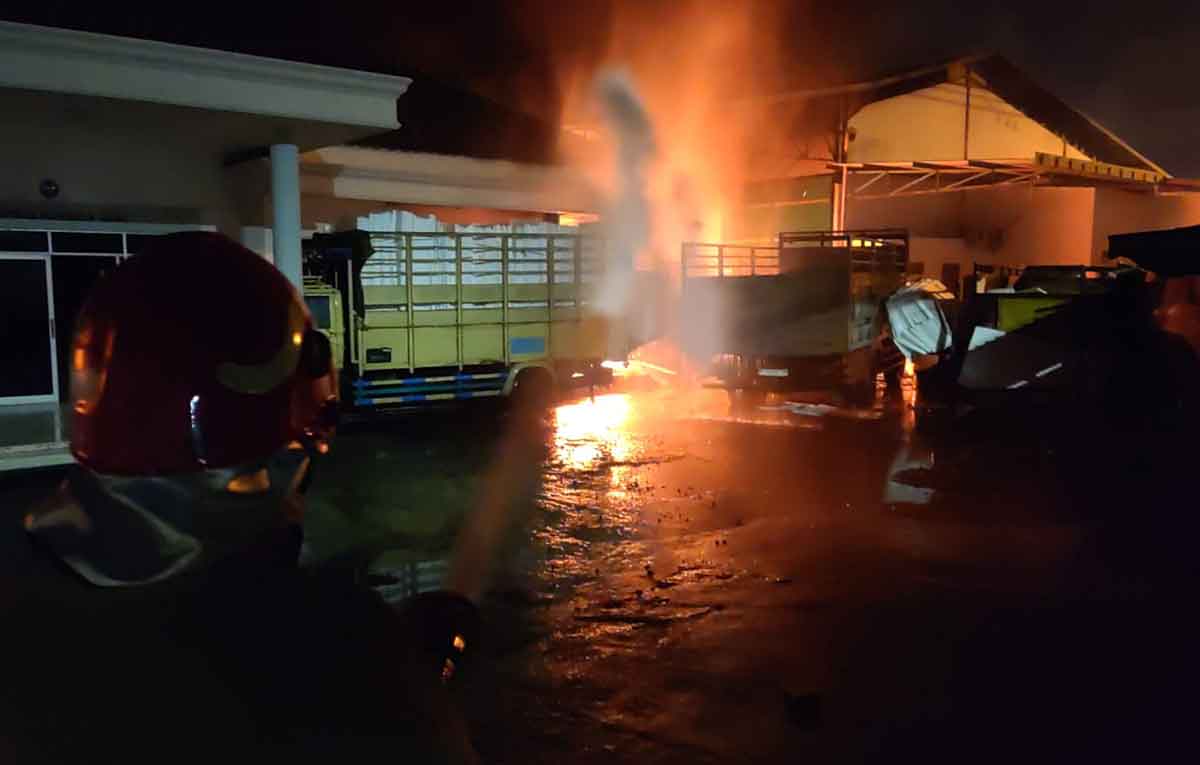 PT Sentral Harapan Jaya saat terbakar. Foto: Ist