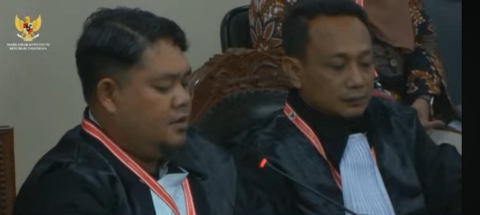 Kuasa hukum paslon Yani-Alif saat sidang dengan agenda  jawaban atas gugatan PHP Kada Gresik di MK. FOTO: ist.