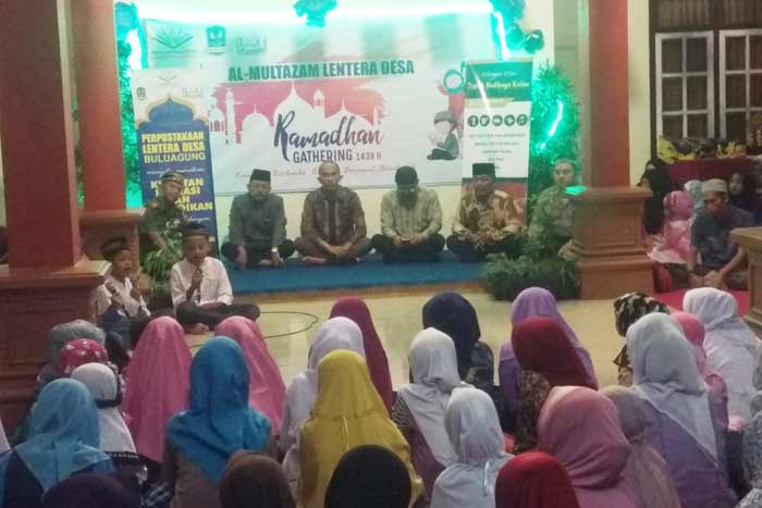 Gathering Ramadhan Lentera Desa di Balai Desa Buluagung, Kecamatan Karangan, Trenggalek. foto: HERMAN S/ BANGSAONLINE