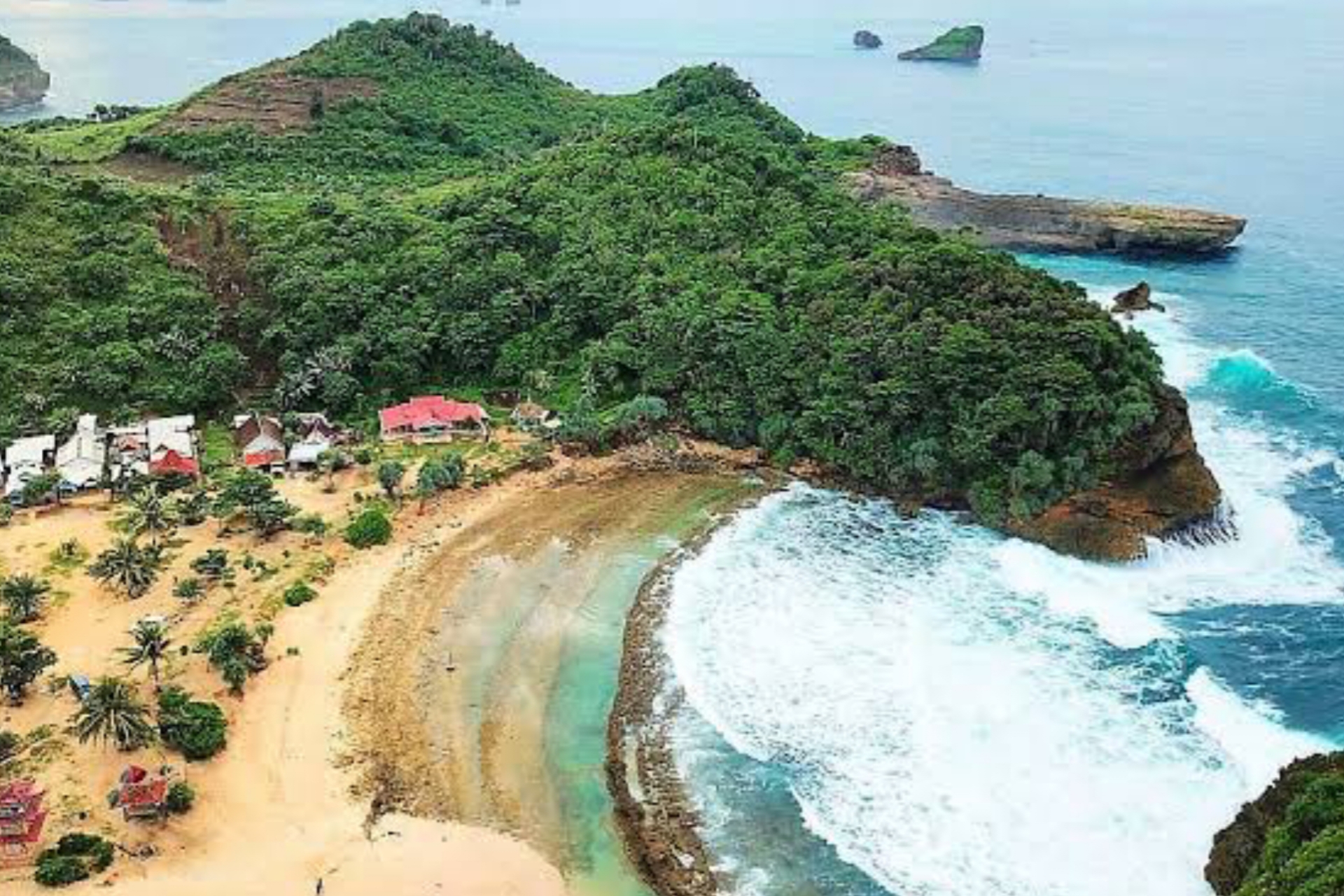Wisata Pantai Batu Bekuang Malang