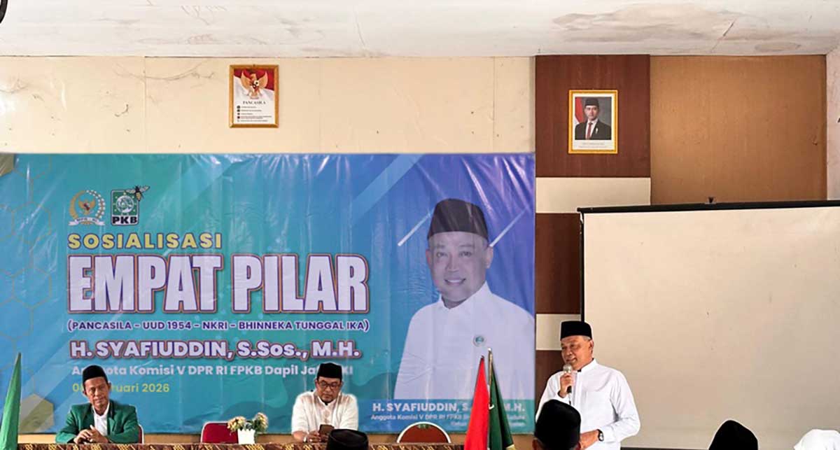 Anggota Komisi V DPR RI, Syafiuddin, saat sosialisasi 4 pilar kebangsaan kepada masyarakat, khususnya para orang tua, di Kecamatan Tanah Merah, Bangkalan.