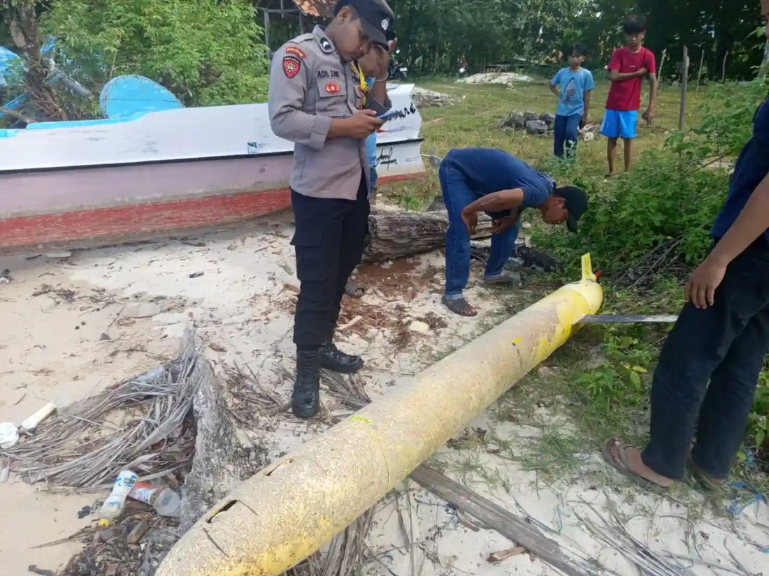 Temuan benda mirip rudal di pesisir pantai Kanganyan, Pulau Kangean