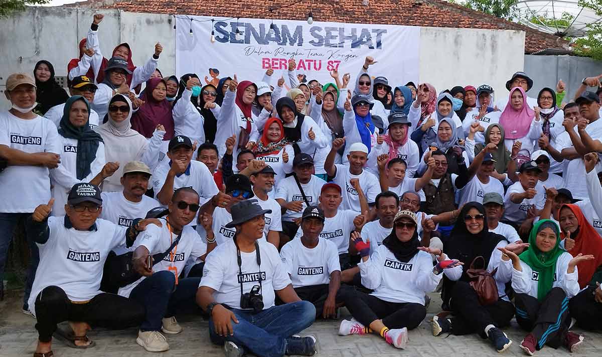Alumni SMPN 1 Pamekasan tahun 1987 saat foto bersama.
