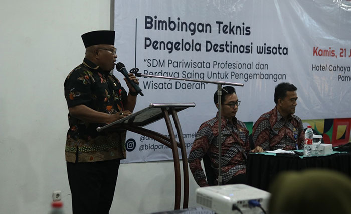 Suasana bimbingan teknis terhadap seluruh Pokdarwis di Pamekasan.