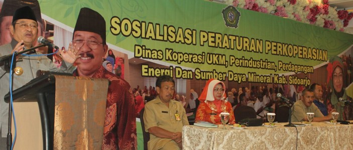 SAMBUTAN – Bupati Sidoarjo H Saiful Ilah kala membuka Sosialisasi Peraturan Perkoperasian, di Hotel Empire Palace Surabaya, Senin (29/9/2014). foto: humas pemkab sidoarjo untuk BangsaOnline

