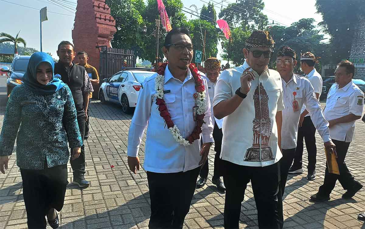 Pj Wali Kota Mojokerto saat menyambut kedatangan tim juri perlombaan desa dan kelurahan serta pelaksana terbaik 10 program pokok PKK Jatim 2024.