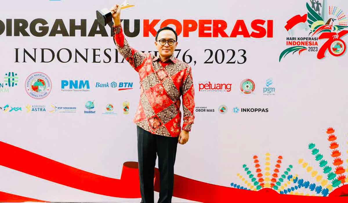 Bupati Pamekasan Dinobatkan Jadi Tokoh Pembina Koperasi Terbaik