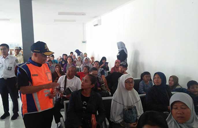 Ruang tunggu stasiun KA di Blitar