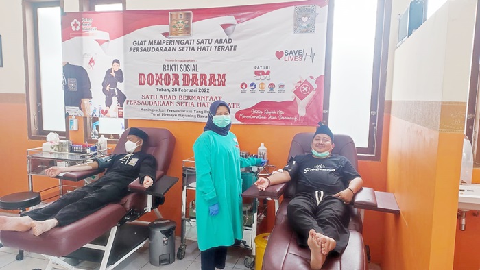 Kegiatan donor darah yang digelar oleh Pesilat PSHT Cabang Tuban.