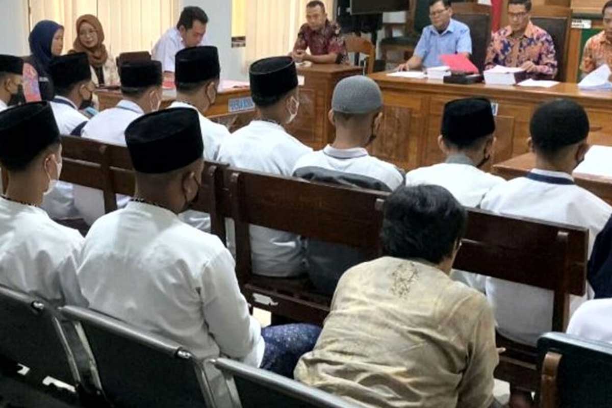 Sidang perdana kasus pengeroyokan santri hingga meninggal dunia di Pengadilan Negeri Blitar, Kamis (18/4/2024). Foto: Ist.