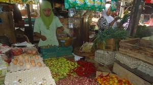 satu pedagang di Pasar Kota Bojonegoro.foto:eky nur hadi/BANGSAONLINE