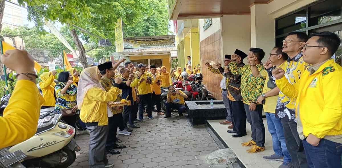 Ketua DPD Golkar Gresik, Wongso Negoro, bersama Wakil Ketua DPRD Gresik, Ahmad Nurhamim saat launching Rumah Aspirasi Rakyat, beberapa waktu lalu. Foto: Ist