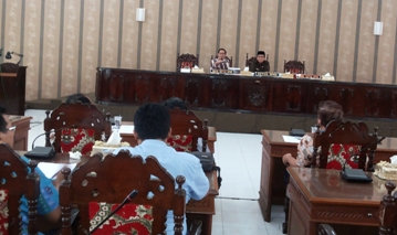 Suasana kunker DPRD Kota Mojokerto di ruang sidang utama DPRD Kota Probolinggo. Foto: andi/BANGSAONLINE