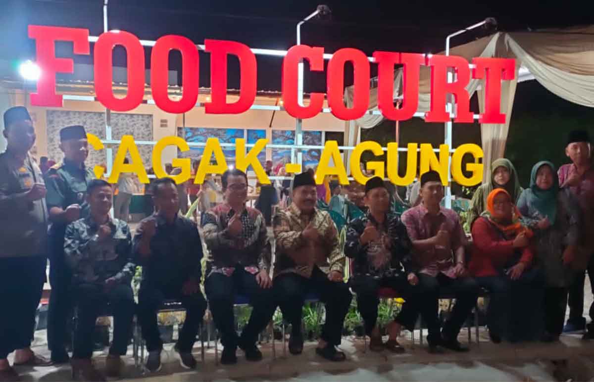 Para pejabat Pemkab Gresik dan Pemprov Jatim saat launching Desa Cagak Agung jadi percontohan desa berdaya. Foto: Ist