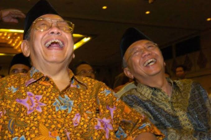 Gus Dur dan Gus Sholah dalam sebuah kesempatan.