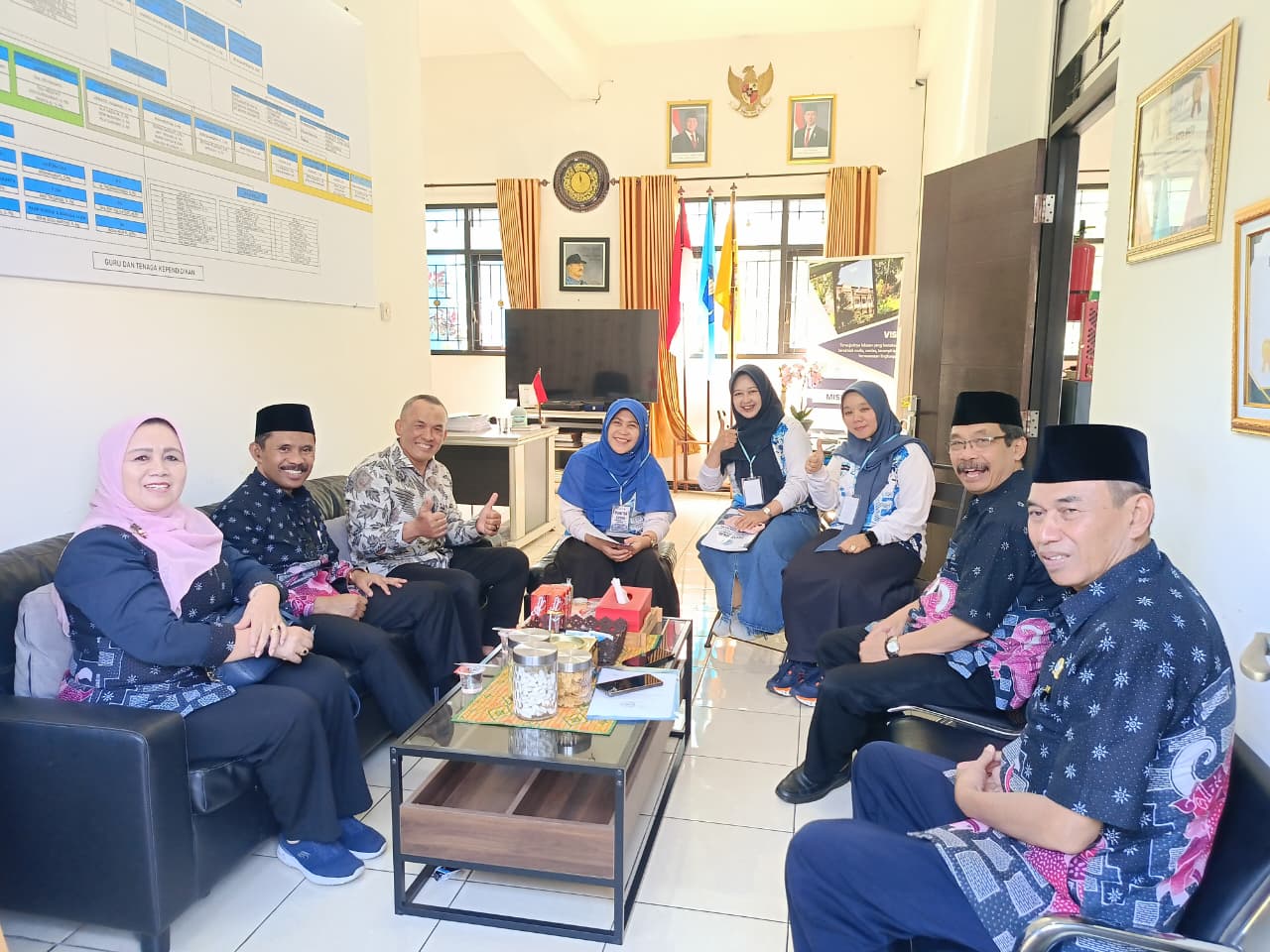 orang-tua-rela-antre-tengah-malam-demi-spmb-dewan-pendidikan-kota-batu-soroti-tingginya-minat