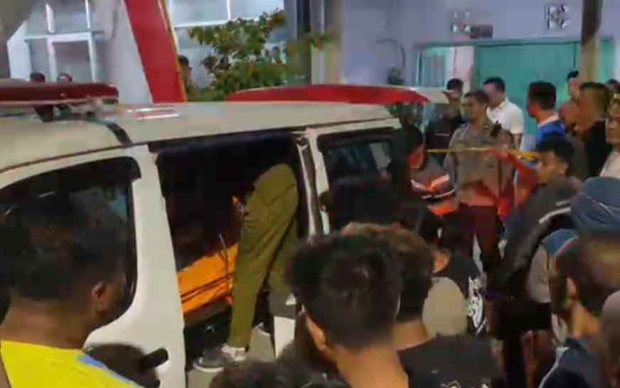 Mayat yang diduga korban pembunahan usai dilakukan otopsi dan akan dilakukan pemakaman oleh pihak keluarga. (Ist)
