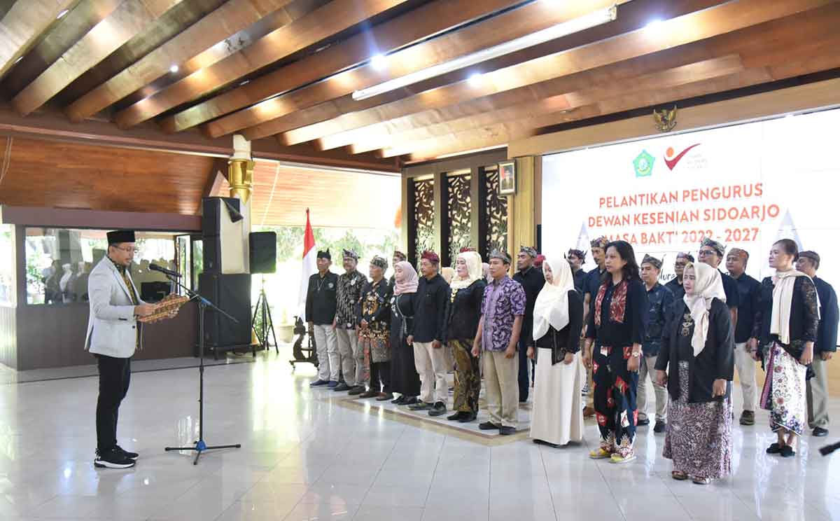 Bupati Sidoarjo, Ahmad Muhdlor Ali, saat melantik pengurus Dekesda 2022-2027. Foto: Ist