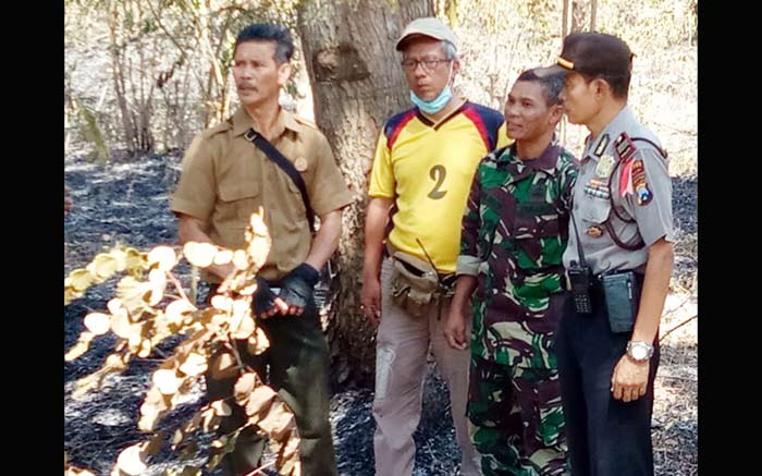 Kapolsek Widodaren bersama para petugas usai memadamkan api.