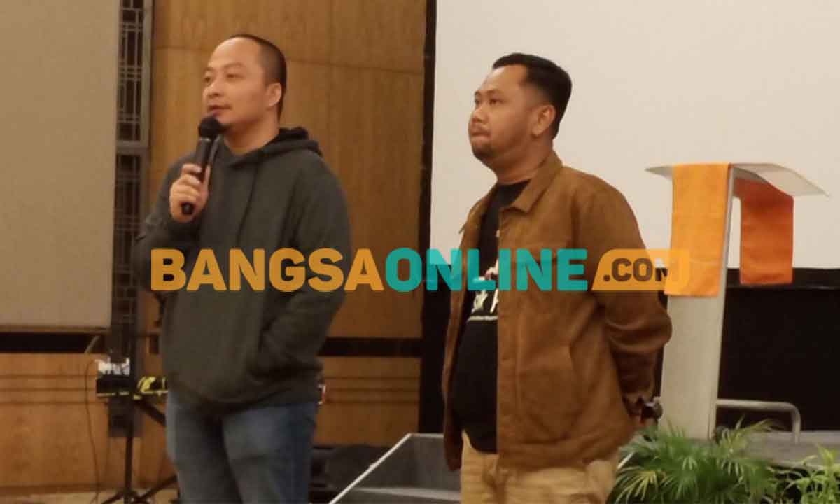 Yani bersama Alif dalam suatu acara. Foto: SYUHUD/ BANGSAONLINE