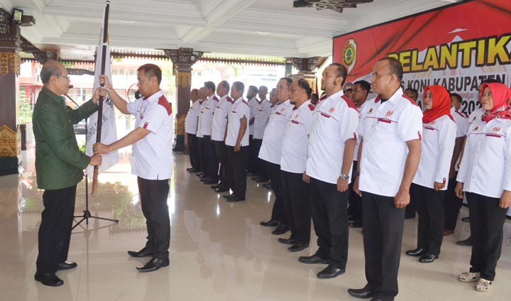 Pelantikan pengurus KONI Kabupaten Mojokerto. 