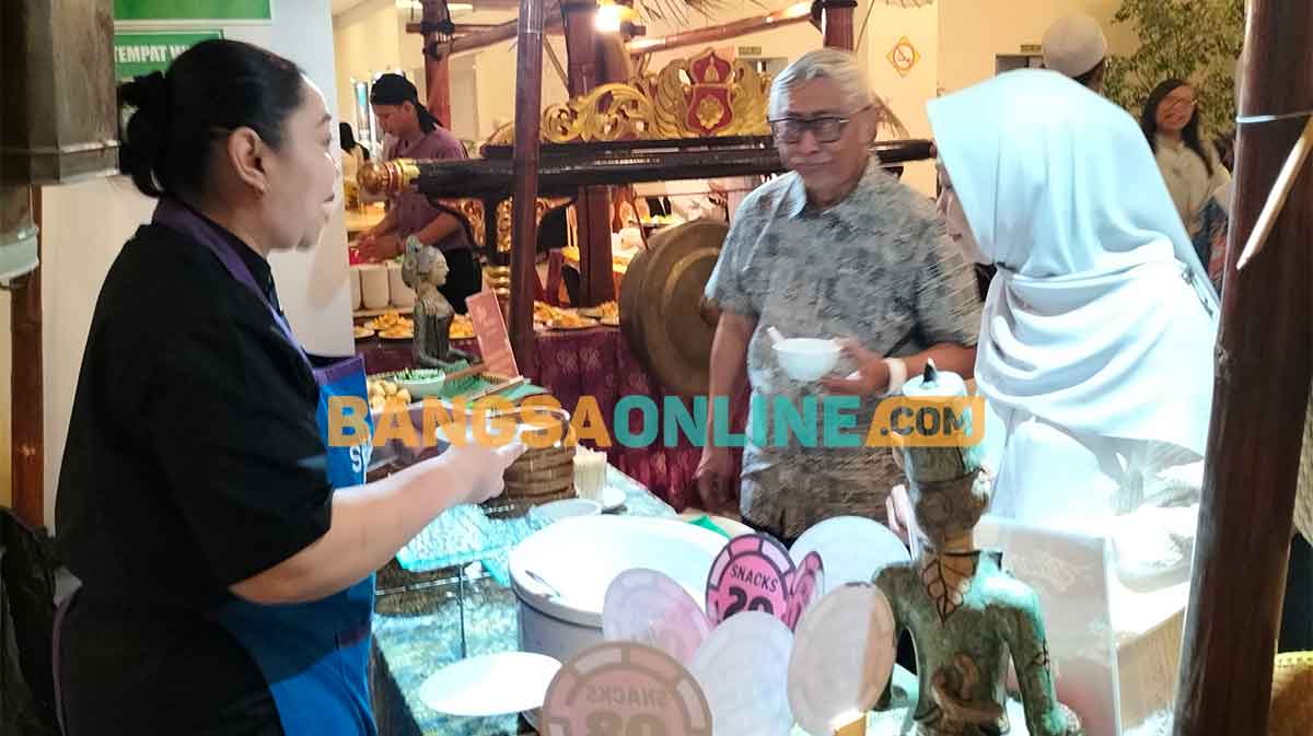 Iftar Bazar ala Senyum World Hotel di kompleks Jatim Park 3, Kota Batu. Foto: AGUS SALIMULLAH/BANGSAONLINE