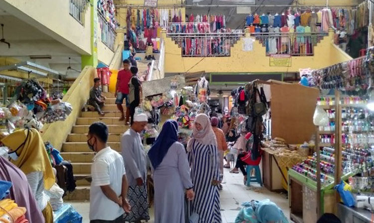 Pengunjung Pasar Srimangunan meningkat dalam beberapa hari terakhir.
