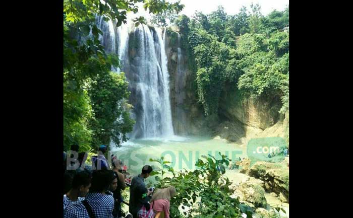 Suasana air terjun Ngelirip, Tuban. foto: ahmad/bangsaonline