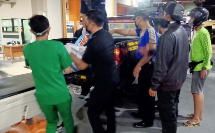 Jenazah Deni Nurcahyo saat dievakuasi ke RS Bhayangkara. foto: ist.