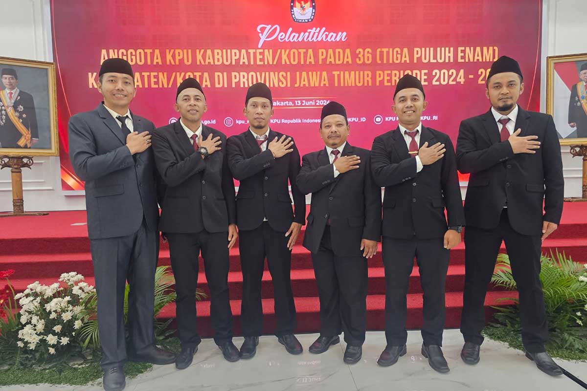 Komisioner KPU Kabupaten Kediri usai dilantik. Foto: Ist.