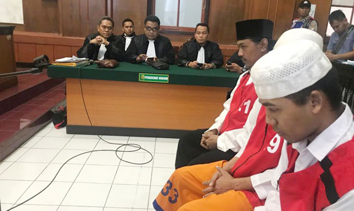 6 terdakwa pembakaran Mapolsek Tambelangan dalam sidang beberapa waktu lalu.