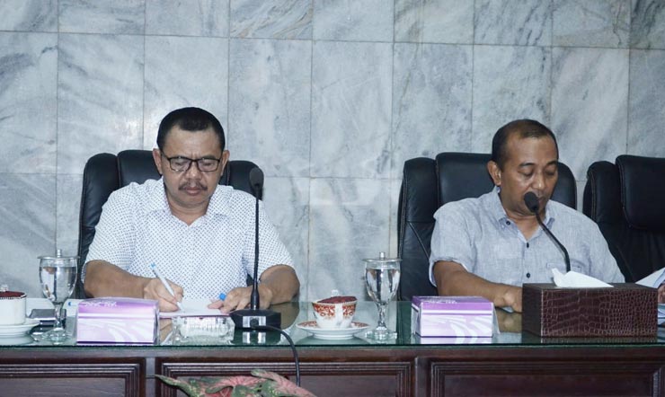 Bupati Pungkasiadi ketika memimpin rapat Gugus Tugas Covid-19.