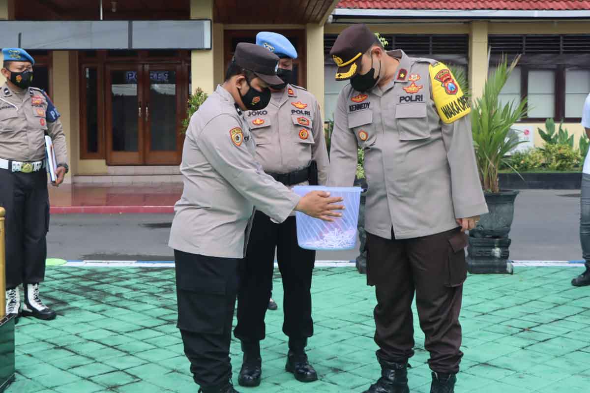 Melalui Program Koperasi, Polres Ngawi Berangkatkan 5 Anggotanya Umroh