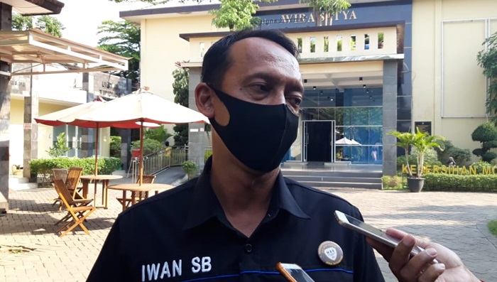 Kasubbag Humas Polres Kediri, AKP Iwan Setyo Budhi saat memberi keterangan kepada wartawan di Mapolres Kediri, Rabu (16/9). foto: MUJI HARJITA/ BANGSAONLINE