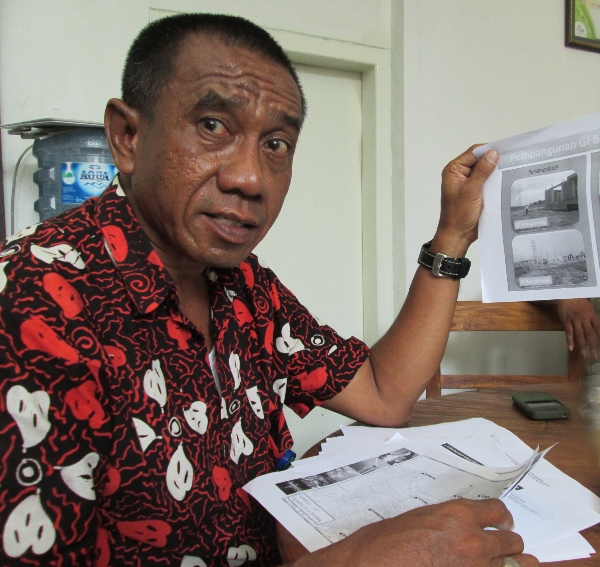 GARDU INDUK. Arkad Matulu menjelaskan ancaman listrik byar-pet pada tahun 2015. foto : nisa/bangsaonline