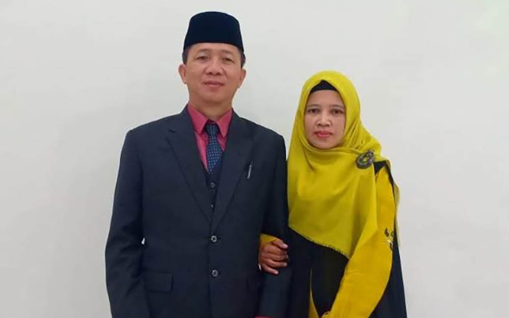 Dr. KH. Miftahurohim Syarkun, M.A. dan istrinya, Dra. Hj. Ismi Baroroh, M.Pd.I. Foto: ist