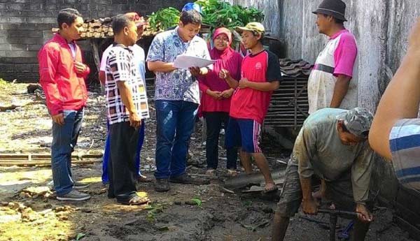 Wali Kota Kediri Abdullah Abu Bakar selalu menyempatkan diri meninjau lokasi proyek pembangunan yang berasal dari Prodamas.

