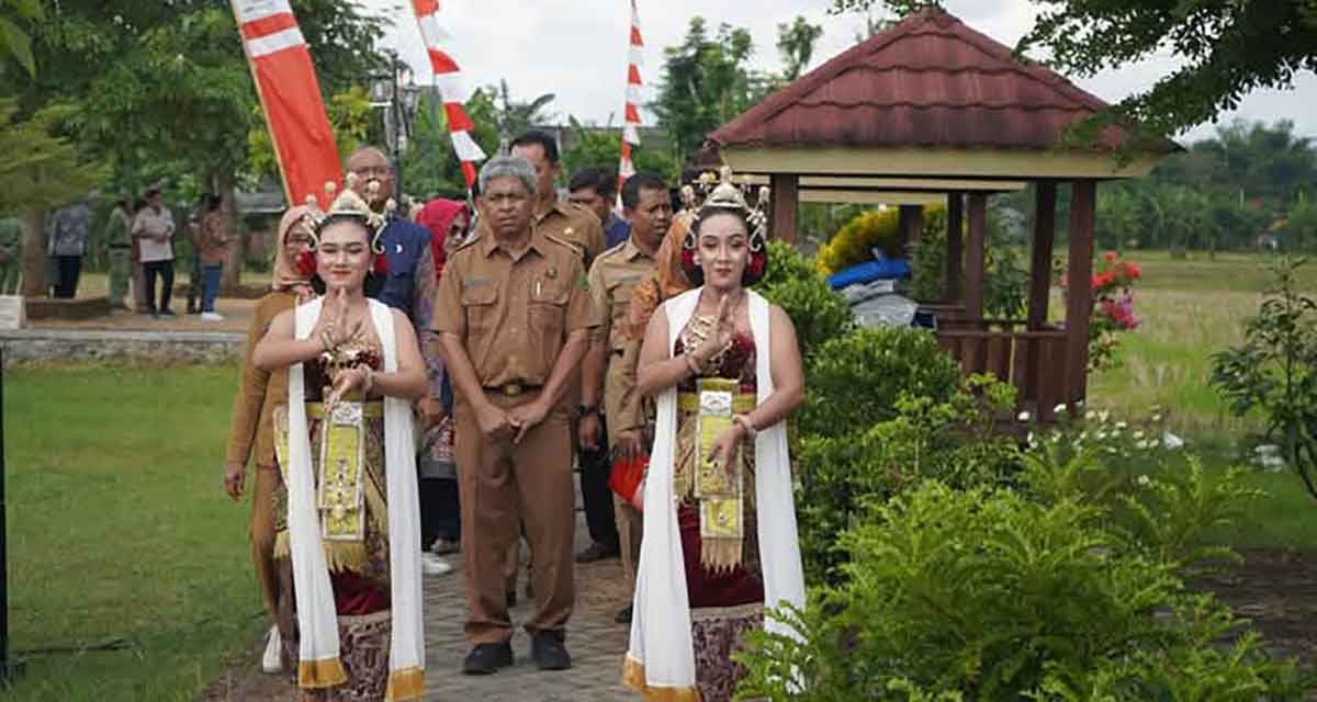Sekdakab Trenggalek, Edy Supriyanto, saat berada di Desa Karanganom.