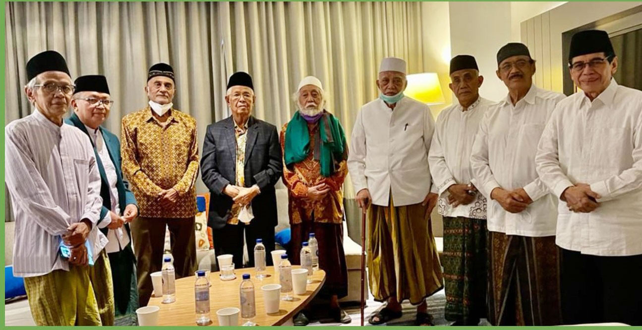 Inilah 9 kiai yang sepakat untuk memundurkan jadwal Muktamar NU ke-34 di Lampung. Foto: Ist.