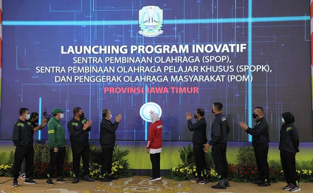 Gubernur Khofifah saat meluncurkan inovasi olahraga yaitu, SPOP, SPOPK, dan POM.