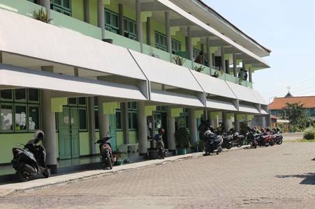 ?Kampus Unsuri Surabaya. foto:nur faishal/BANGSAONLINE