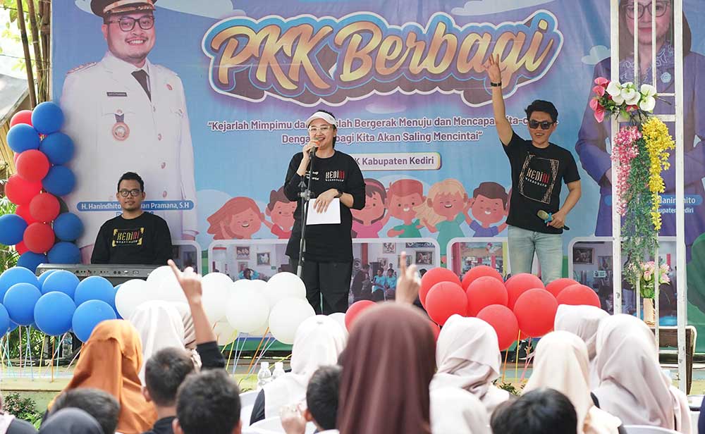 Ketua Tim Penggerak PKK Kabupaten Kediri Eriani Annisa Hanindhito, saat memberi sambutan. Foto: Ist.