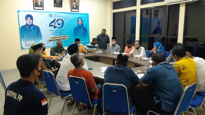 Rapat lanjutan bertempat di Kantor Kecamatan Pandaan pada Selasa (23/3/2021) pada pukul 19.00 WIB, dihadiri oleh camat, kasi pemerintahan, BPD, LPM, kepala desa, dan bendahara desa.