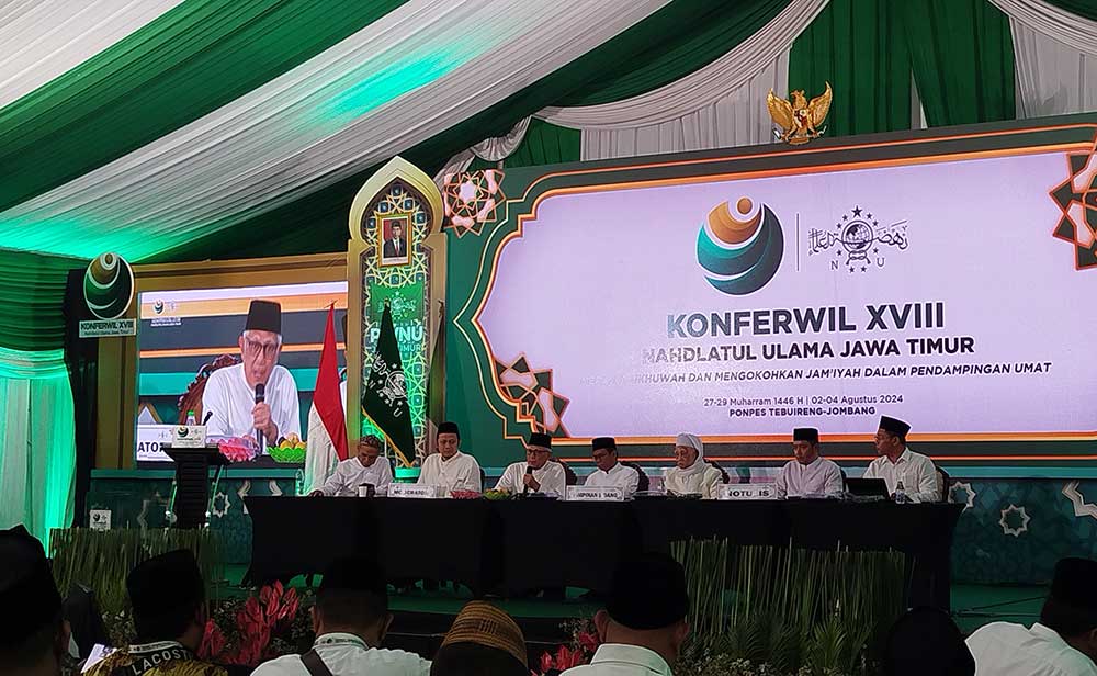 KH Abdul Hakim Mahfudz atau Gus Kikin usai terpilih sebagai Ketua PWNU Jatim. Foto: AAN AMRULLOH/ BANGSAONLINE